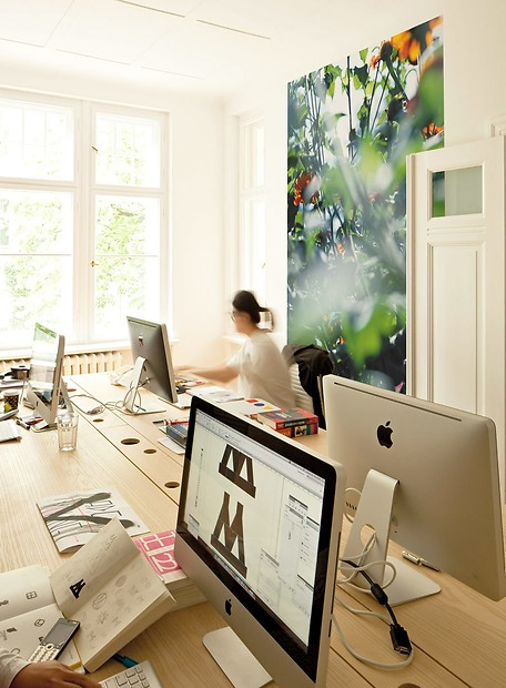 Fototapete Susanna - Susanna im Büro