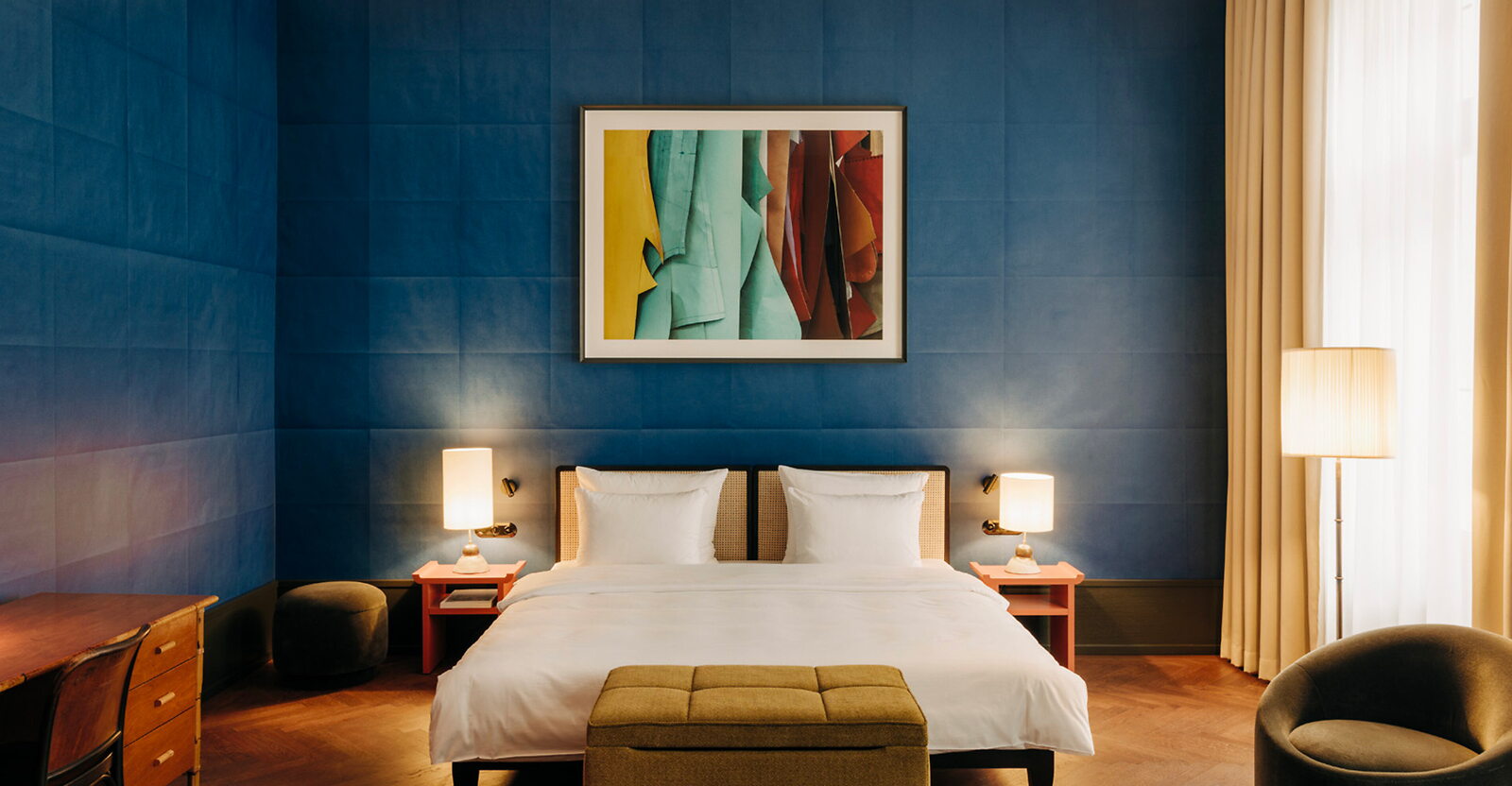 Hotel Château Royal, Berlin
Wandgestaltung von Thomas Demand - Foto Château Royal Berlin Hotel Château Royal, Berlin
Wandgestaltung von Thomas Demand - Foto Château Royal Berlin